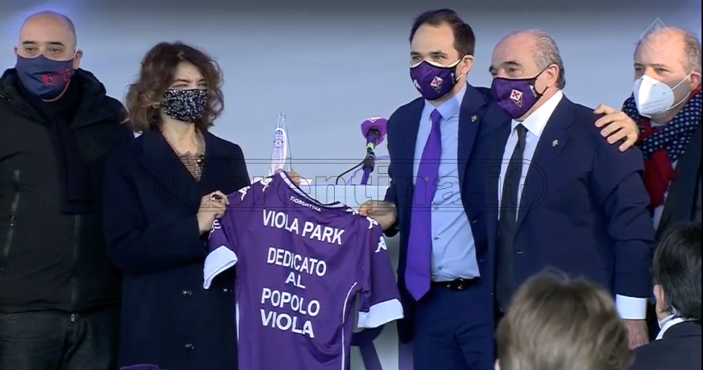 Commisso con moglie e figlio, De Sinopoli e Pucci con la maglia celebrativa VIola Park