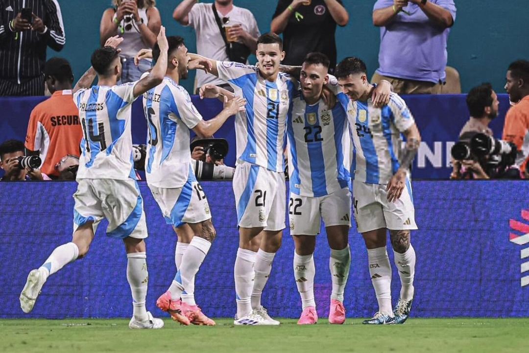 Valentin Carboni, Lautaro Martinez, Enzo Fernandez e Nico Gonzalez - Argentina