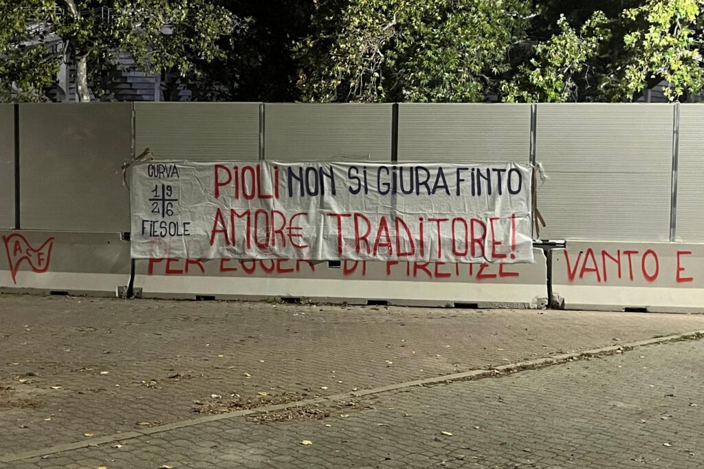 Striscione Curva Fiesole Pioli