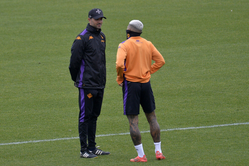 FIORENTINA -18-12-2024  RIFINITURA PER LA GARA CONTRO IL VITORIA GUIMARAES. RAFFAELE PALLADINO PARLA A DODO  GALASSI SLVANO/SILPRESS